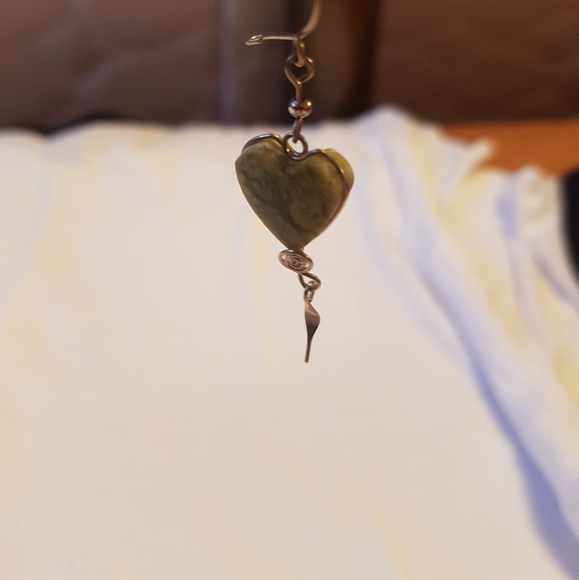 Green heart earrings - Picture 4 of 6